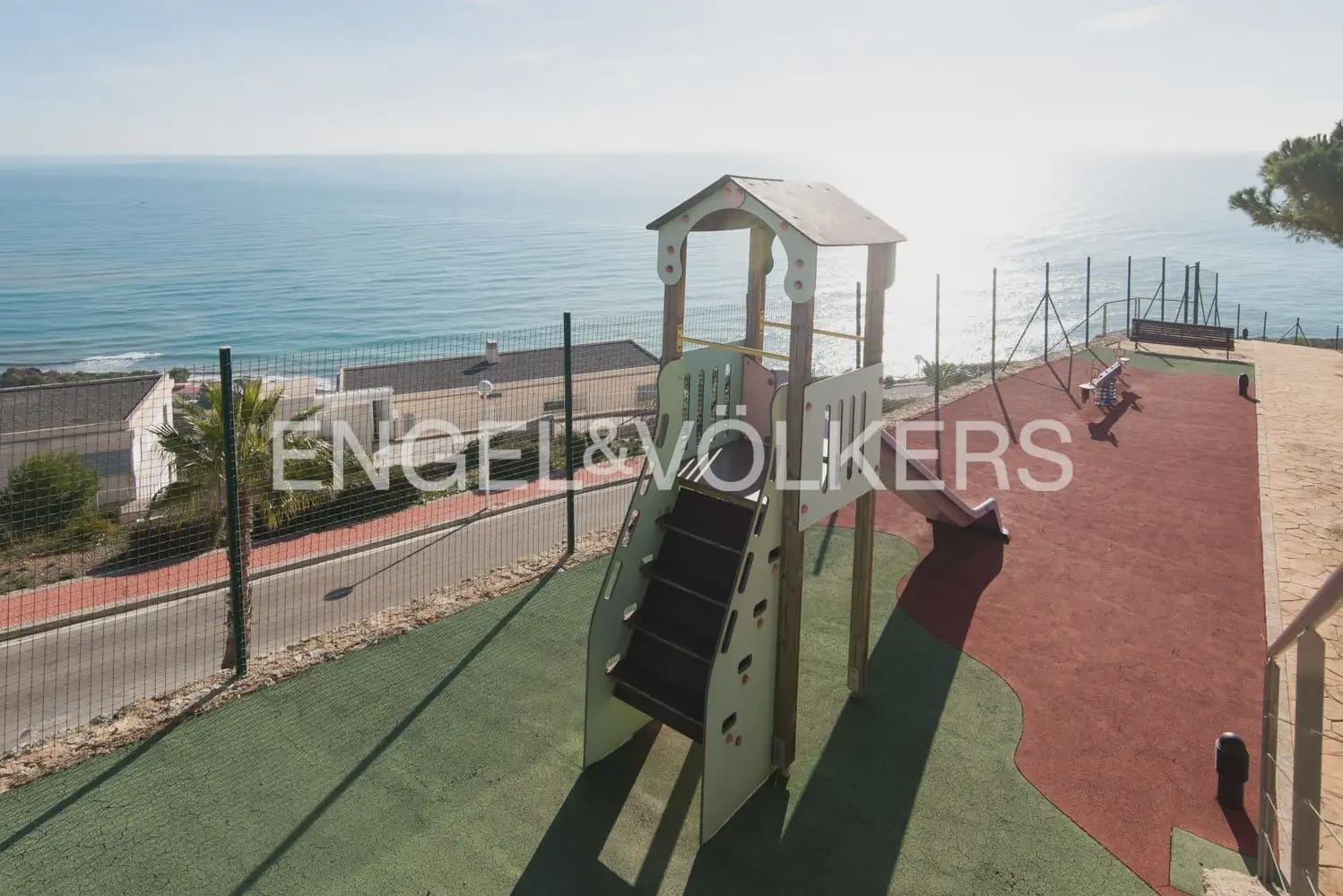 3 bedroom Flat for rent in Oropesa  with pool garage - € 1,390 (Ref: 9898188)