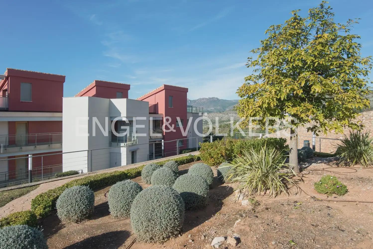 3 bedroom Flat for rent in Oropesa  with pool garage - € 1,390 (Ref: 9898188)