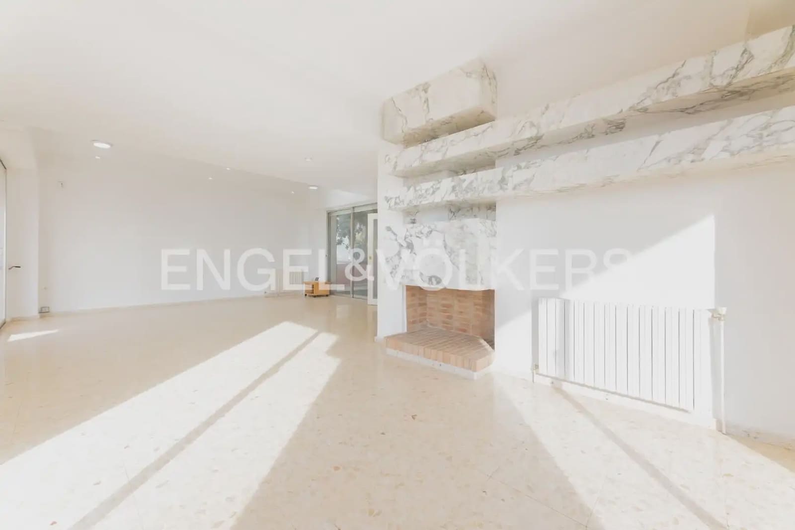 5 bedroom Villa for sale in Torrent with pool garage - € 475,000 (Ref: 9898192)