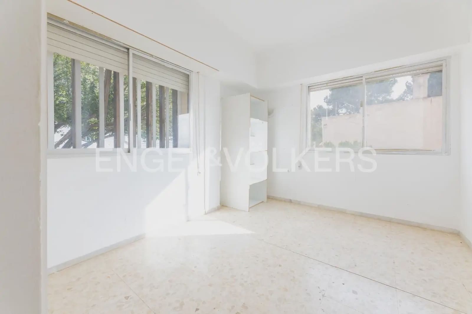 5 bedroom Villa for sale in Torrent with pool garage - € 475,000 (Ref: 9898192)