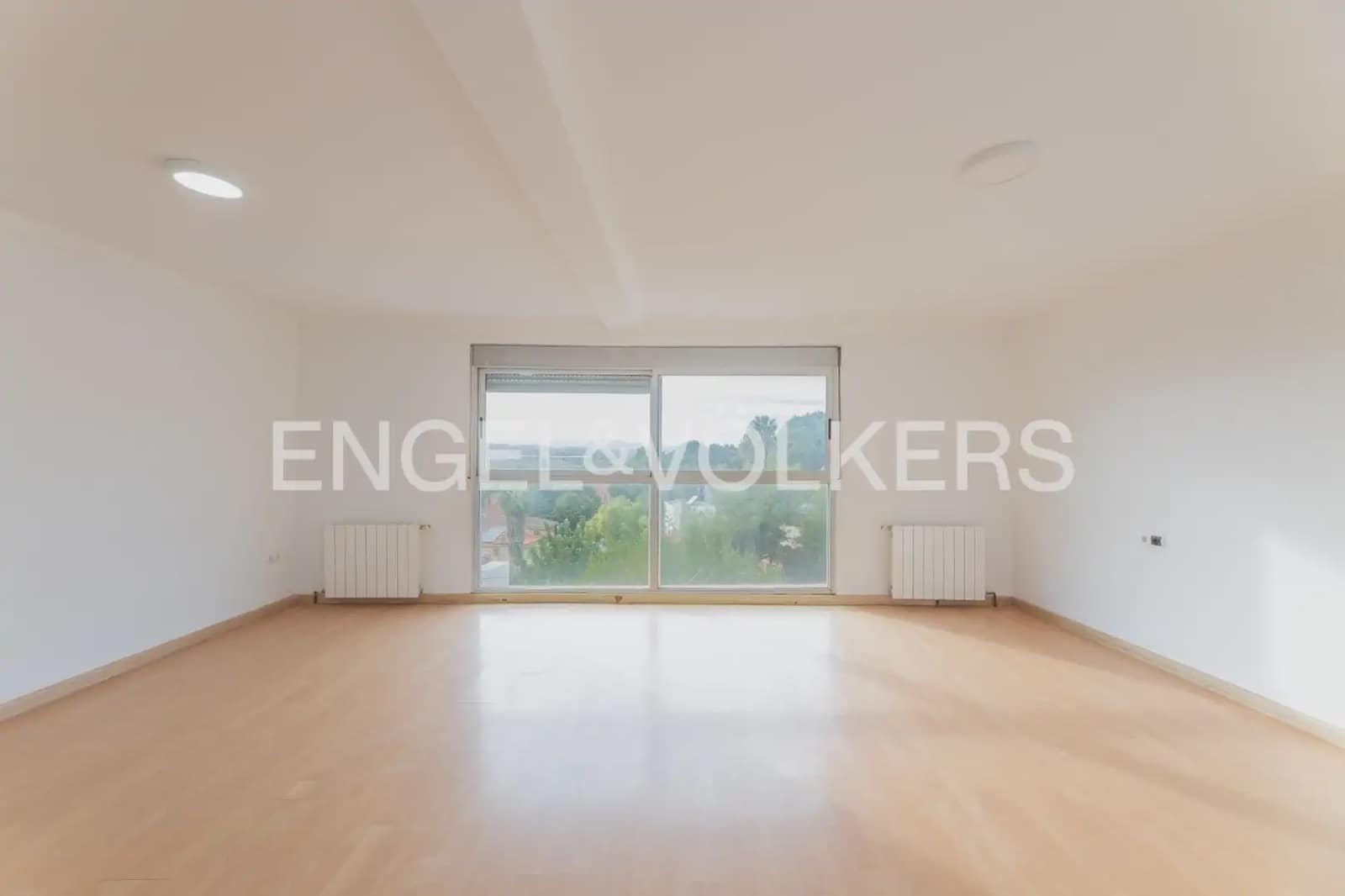 5 bedroom Villa for sale in Torrent with pool garage - € 475,000 (Ref: 9898192)