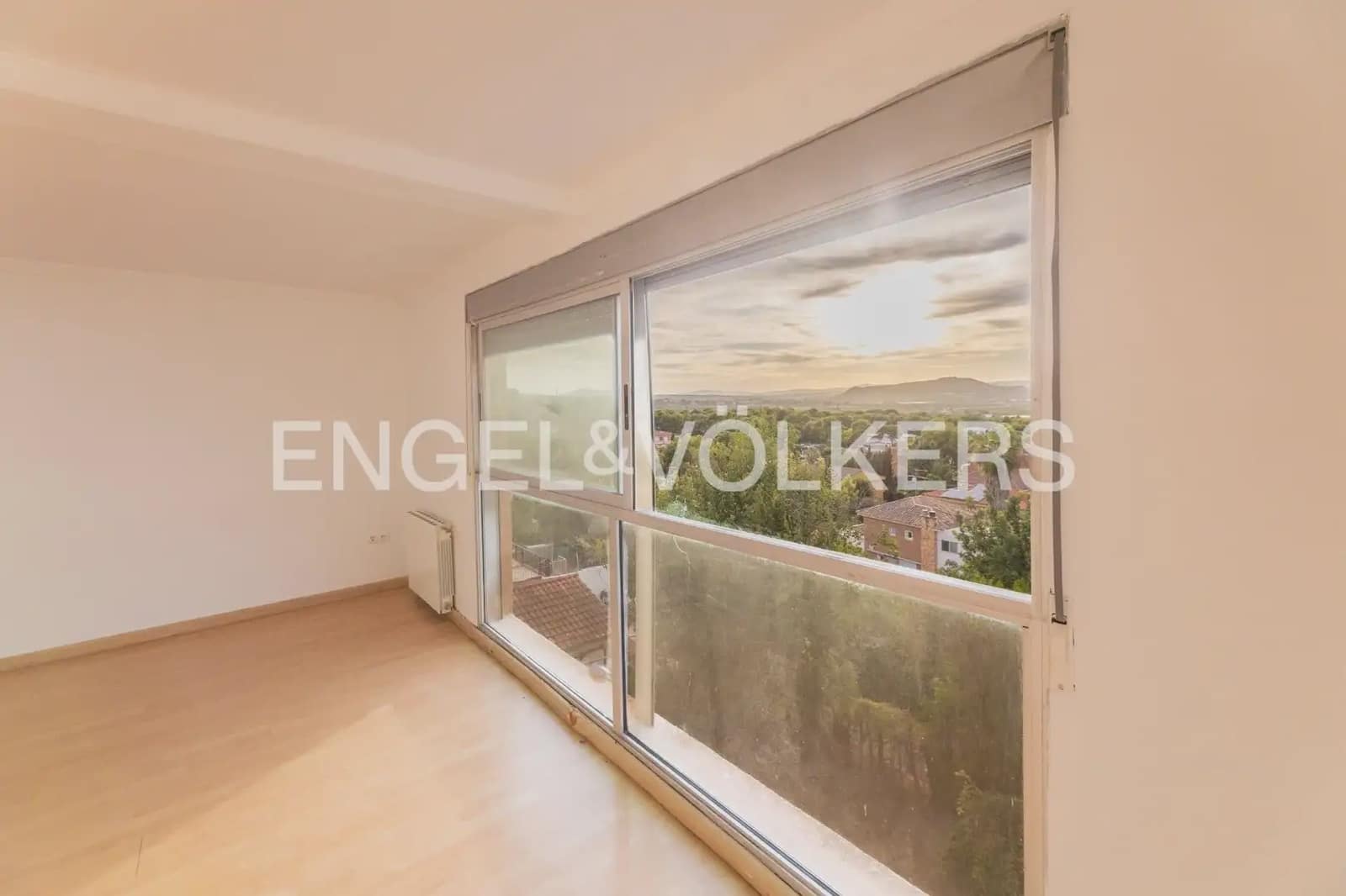 5 bedroom Villa for sale in Torrent with pool garage - € 475,000 (Ref: 9898192)