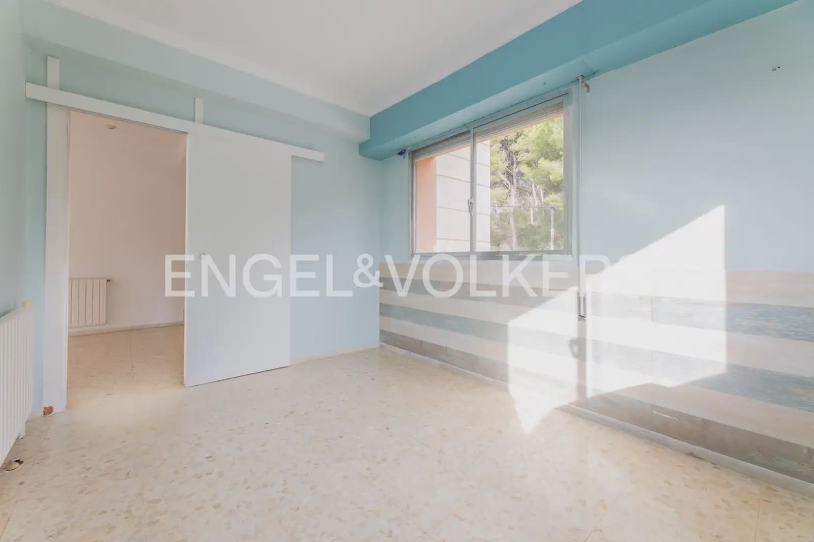 5 bedroom Villa for sale in Torrent with pool garage - € 475,000 (Ref: 9898192)