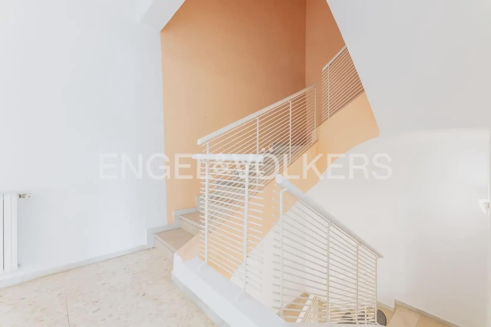 5 bedroom Villa for sale in Torrent with pool garage - € 475,000 (Ref: 9898192)
