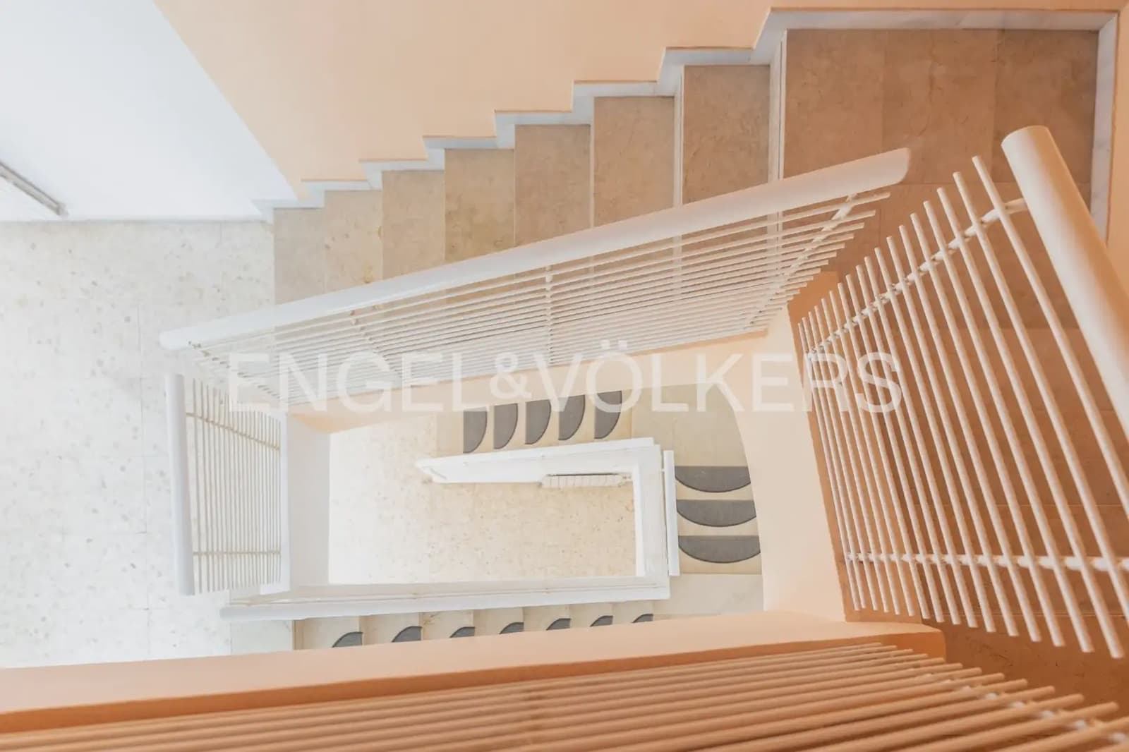 5 bedroom Villa for sale in Torrent with pool garage - € 475,000 (Ref: 9898192)
