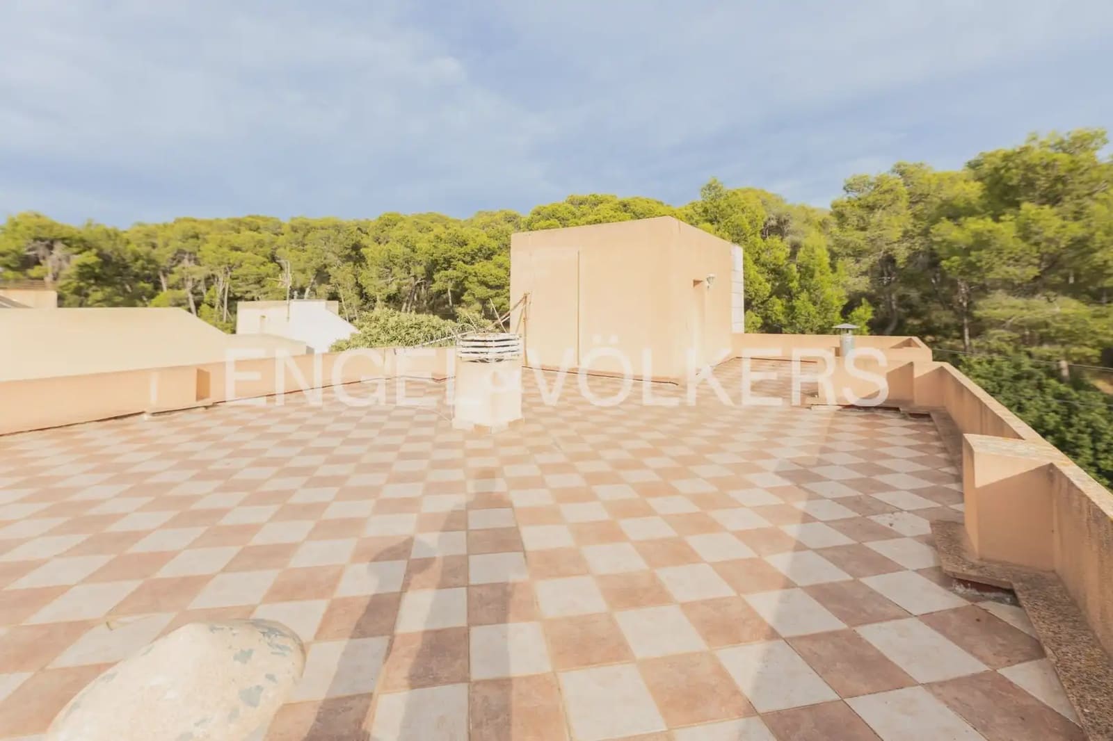 5 bedroom Villa for sale in Torrent with pool garage - € 475,000 (Ref: 9898192)