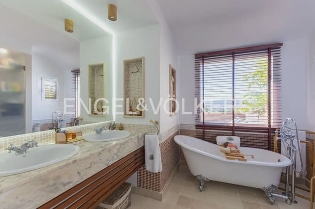5 bedroom Villa for rent in Riba-roja de Túria with pool garage - € 4,400 (Ref: 9898196)