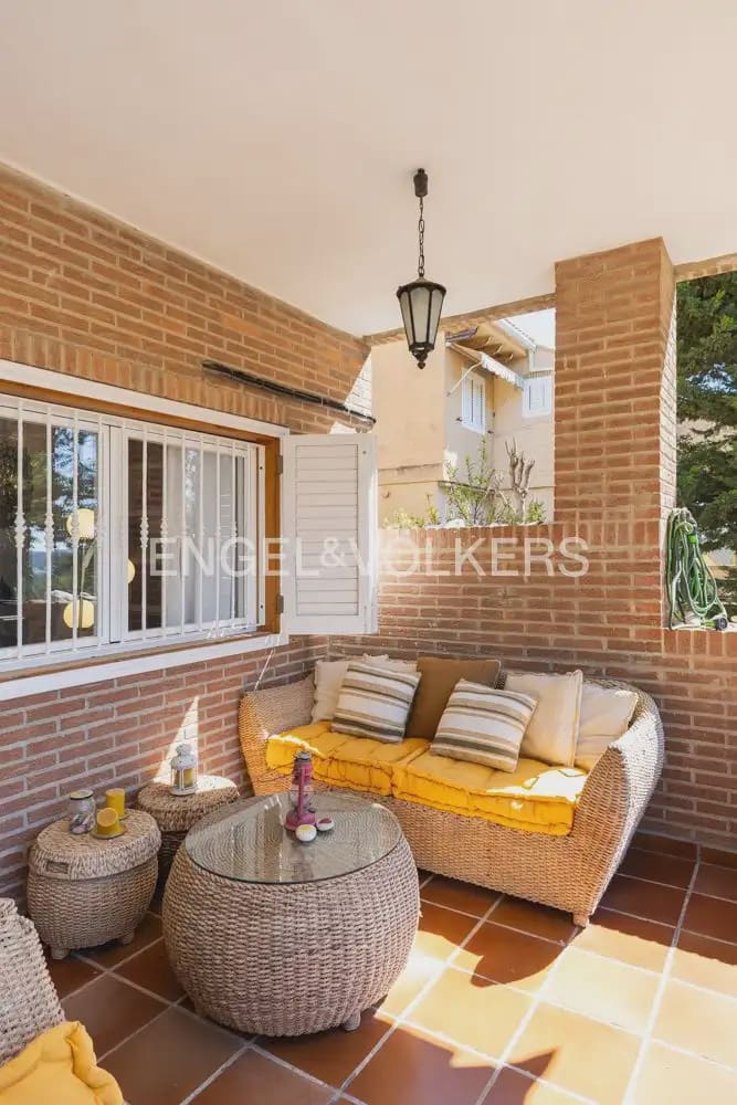 5 bedroom Villa for rent in Riba-roja de Turia with pool garage - € 4,400 (Ref: 9898196)