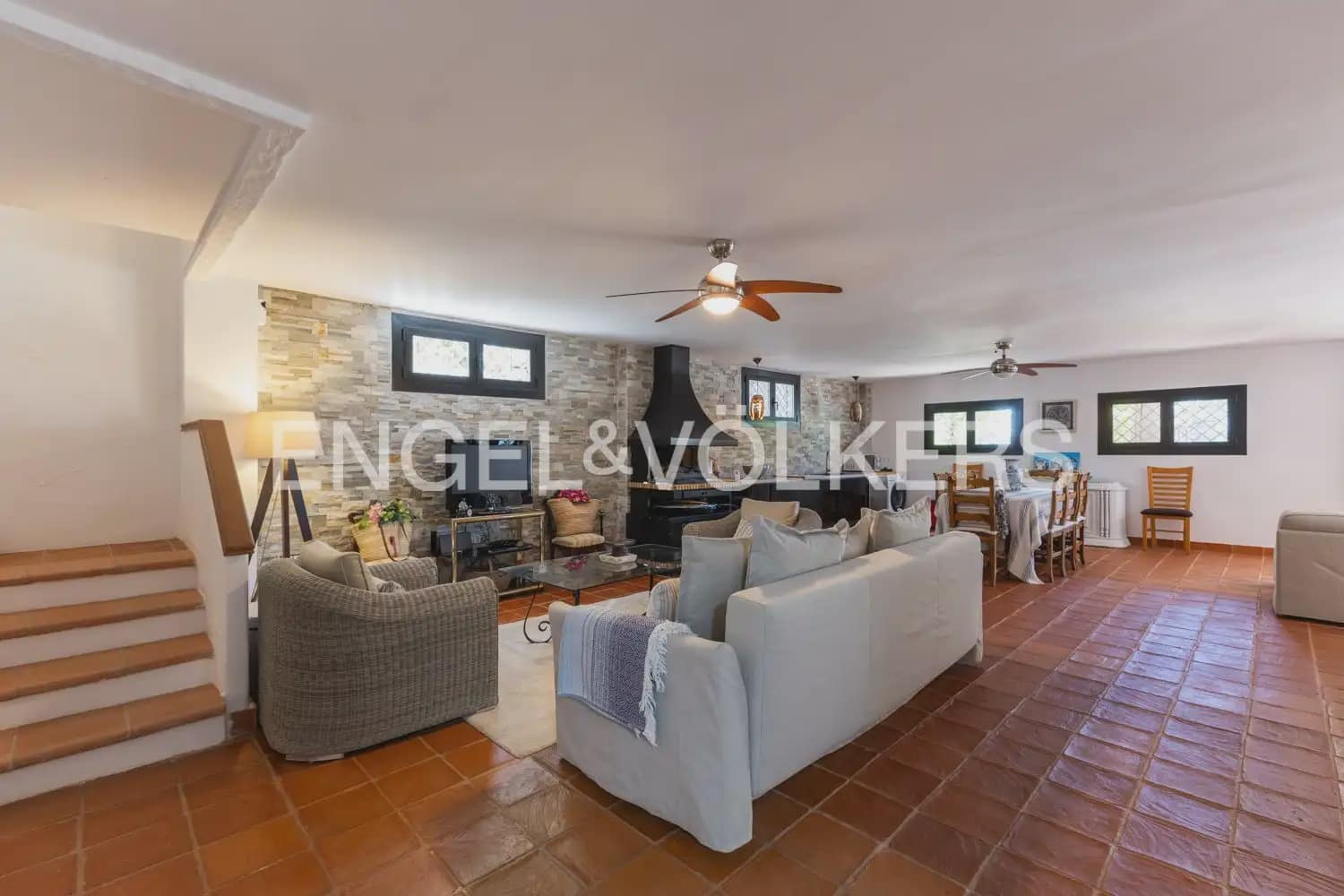 5 bedroom Villa for rent in Riba-roja de Turia with pool garage - € 4,400 (Ref: 9898196)