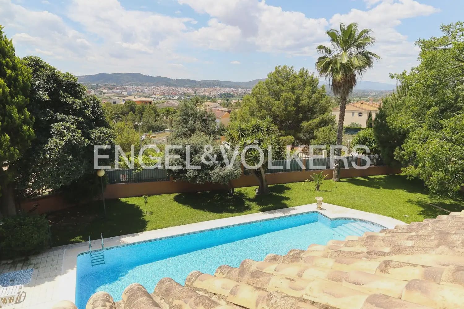 5 bedroom Villa for rent in Riba-roja de Turia with pool garage - € 4,400 (Ref: 9898196)
