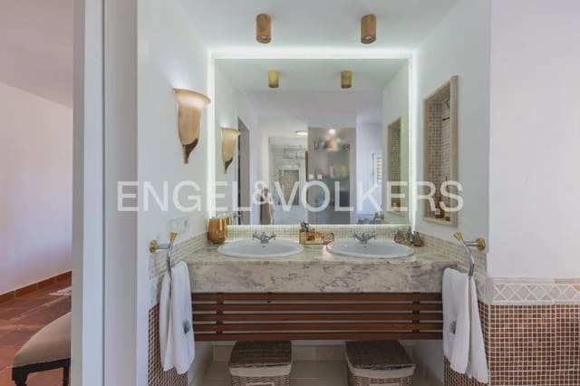 5 bedroom Villa for rent in Riba-roja de Túria with pool garage - € 4,400 (Ref: 9898196)