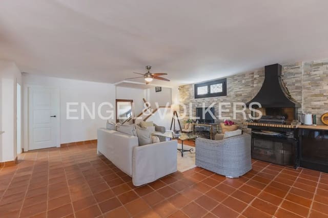 5 bedroom Villa for rent in Riba-roja de Túria with pool garage - € 4,400 (Ref: 9898196)