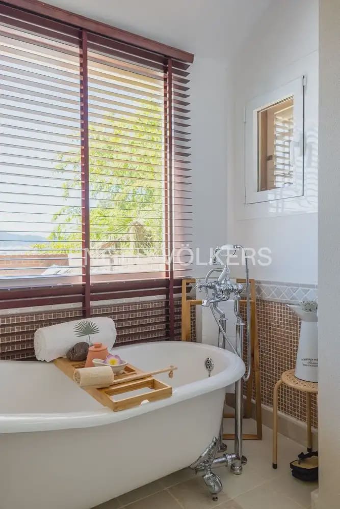 5 bedroom Villa for rent in Riba-roja de Turia with pool garage - € 4,400 (Ref: 9898196)