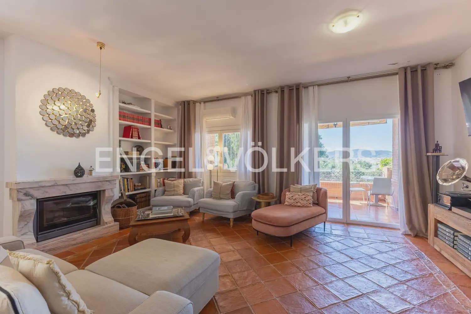 5 bedroom Villa for rent in Riba-roja de Turia with pool garage - € 4,400 (Ref: 9898196)