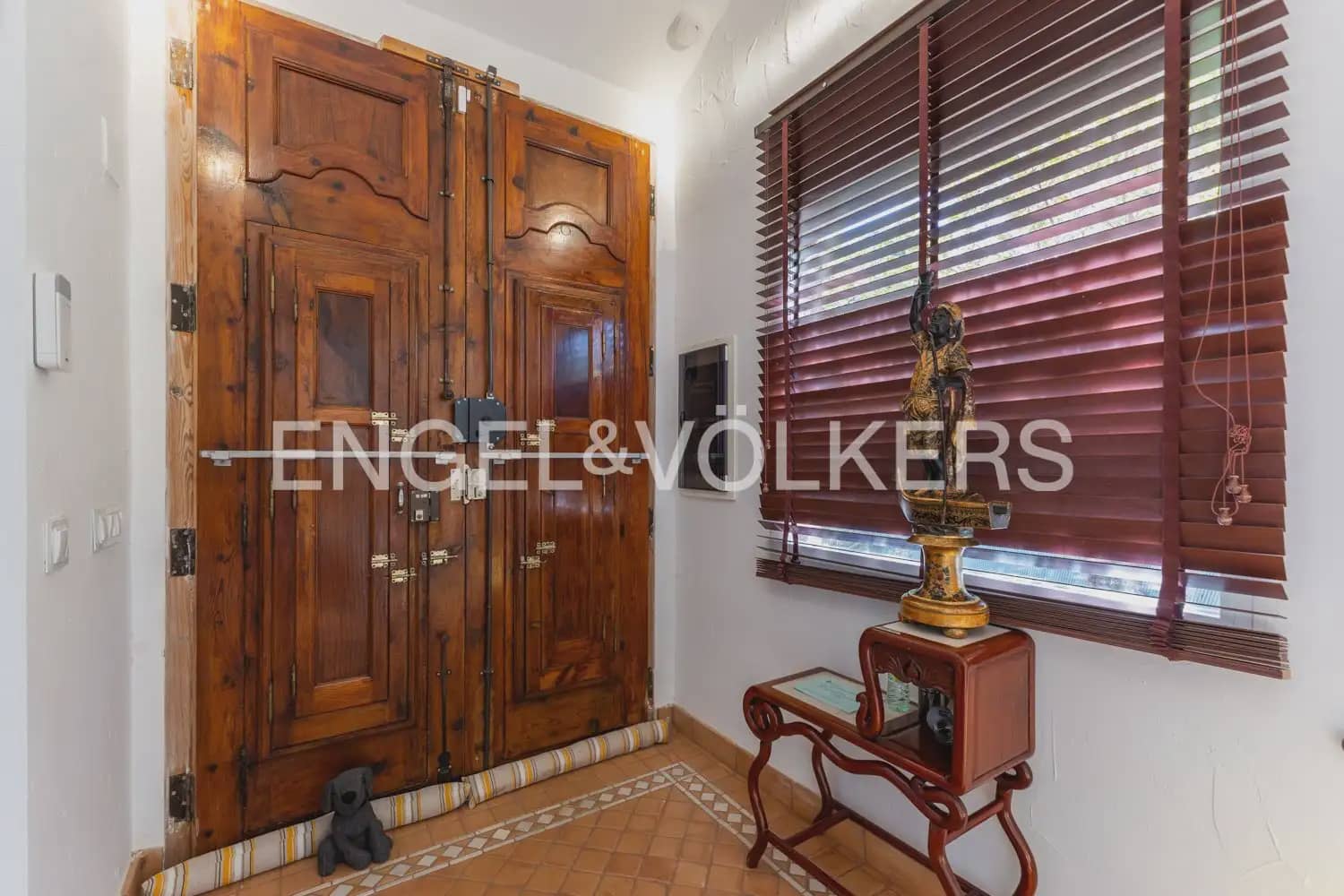 5 bedroom Villa for rent in Riba-roja de Turia with pool garage - € 4,400 (Ref: 9898196)