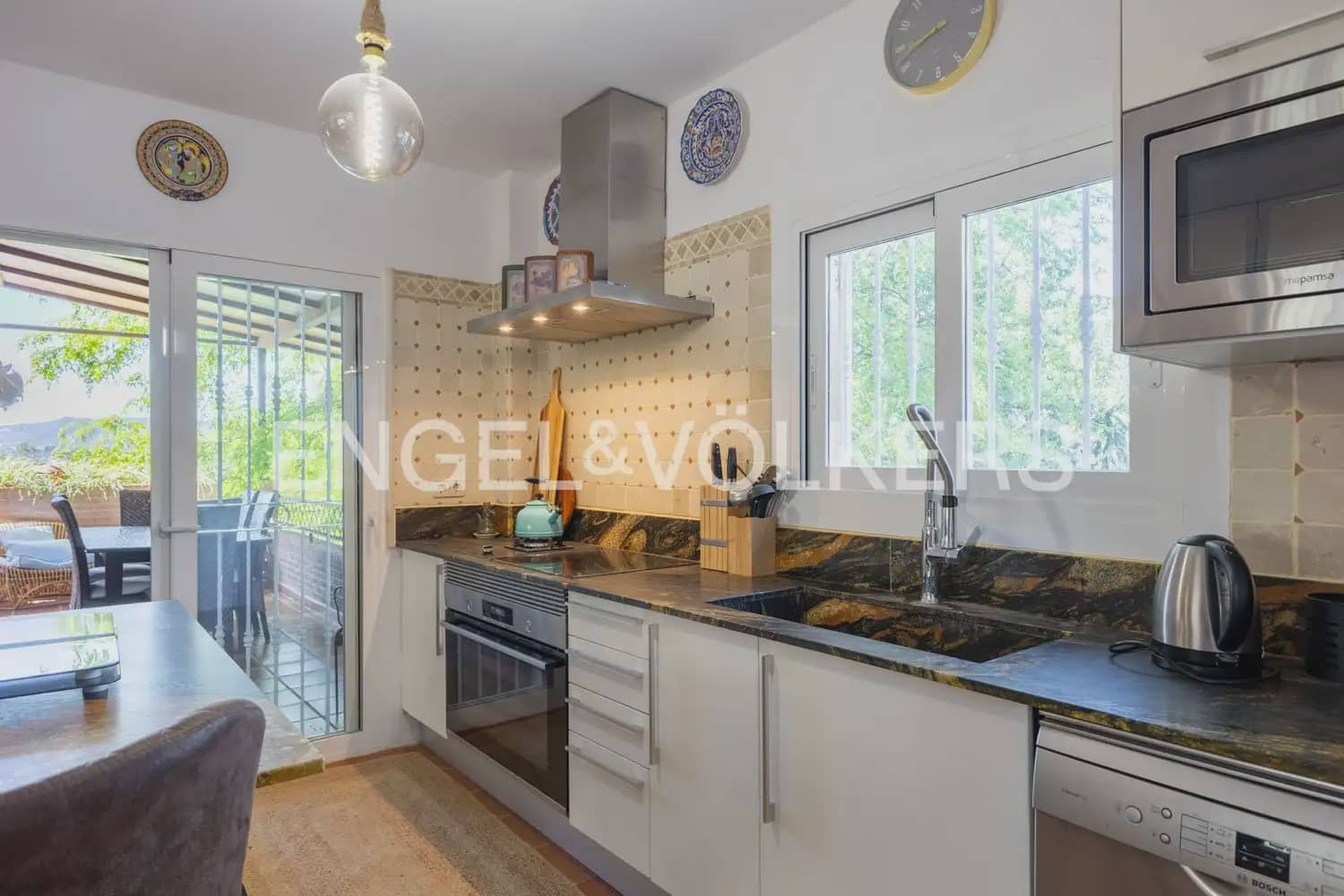 5 bedroom Villa for rent in Riba-roja de Turia with pool garage - € 4,400 (Ref: 9898196)