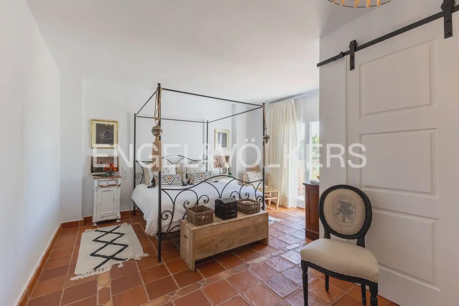 5 bedroom Villa for rent in Riba-roja de Turia with pool garage - € 4,400 (Ref: 9898196)