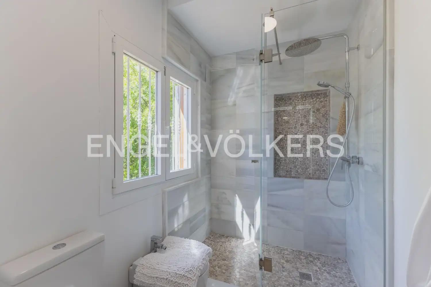 5 bedroom Villa for rent in Riba-roja de Turia with pool garage - € 4,400 (Ref: 9898196)