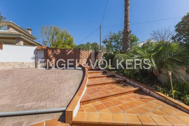 5 bedroom Villa for rent in Riba-roja de Túria with pool garage - € 4,400 (Ref: 9898196)