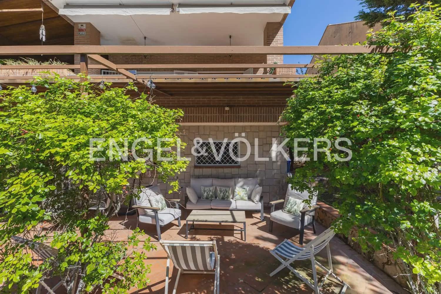 5 bedroom Villa for rent in Riba-roja de Turia with pool garage - € 4,400 (Ref: 9898196)