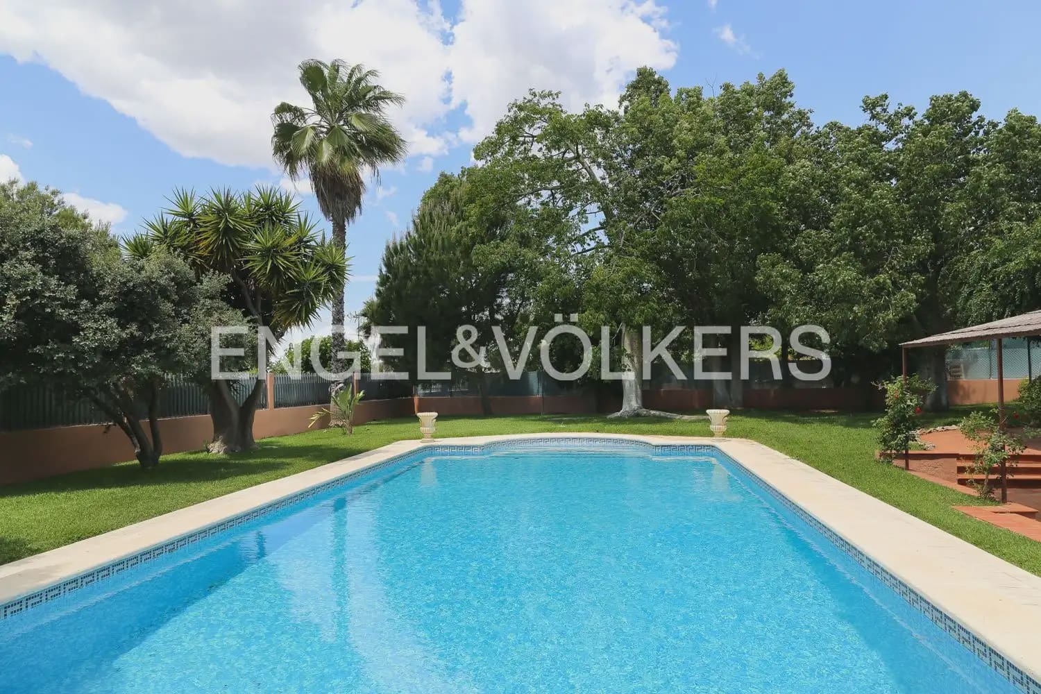 5 bedroom Villa for rent in Riba-roja de Turia with pool garage - € 4,400 (Ref: 9898196)