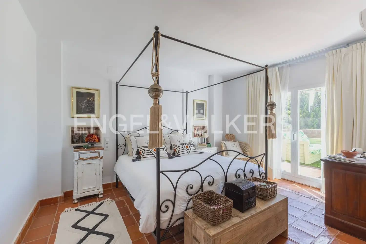 5 bedroom Villa for rent in Riba-roja de Turia with pool garage - € 4,400 (Ref: 9898196)