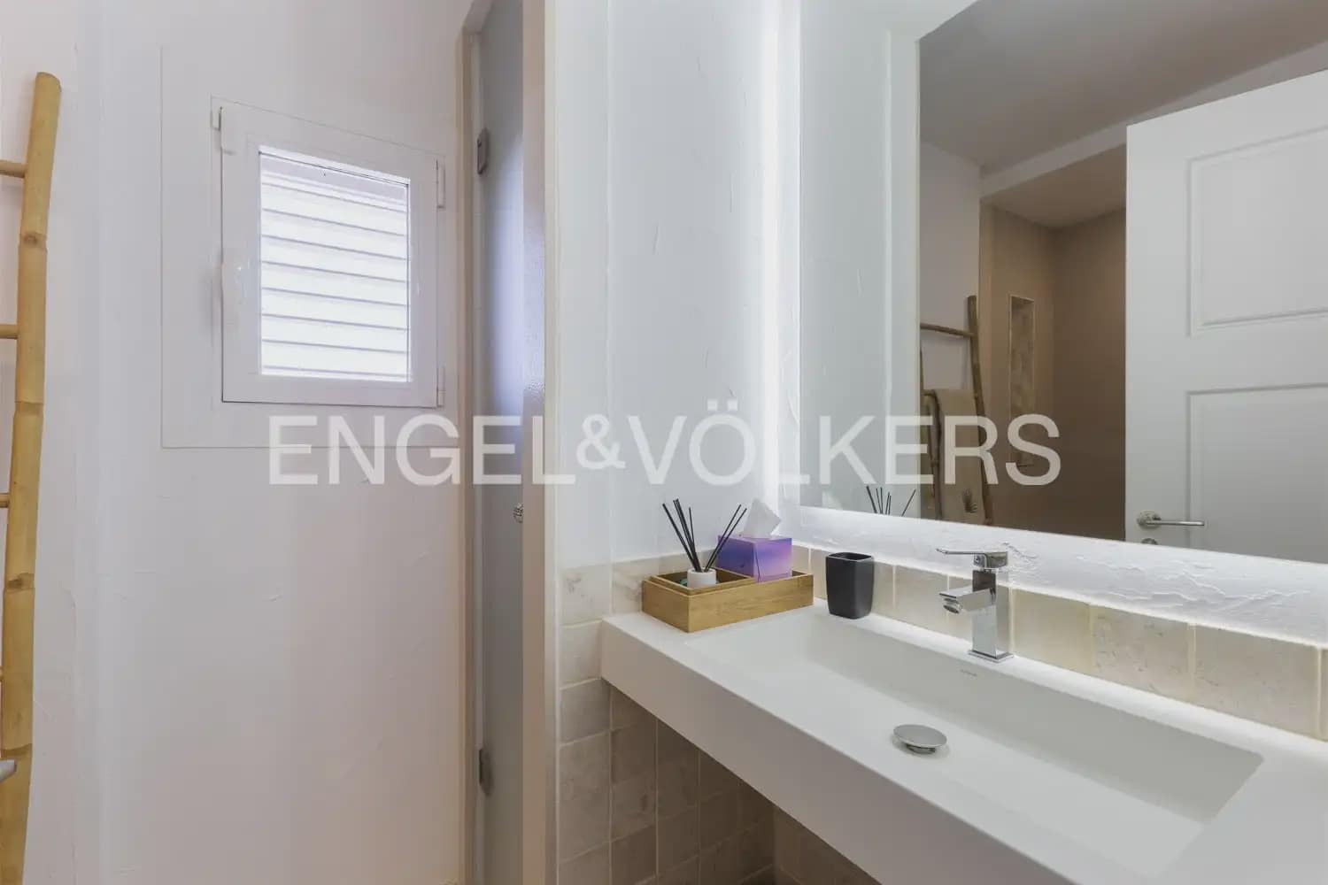 5 bedroom Villa for rent in Riba-roja de Turia with pool garage - € 4,400 (Ref: 9898196)
