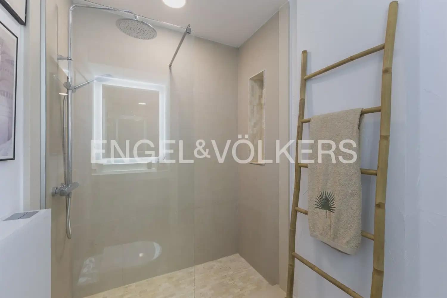 5 bedroom Villa for rent in Riba-roja de Turia with pool garage - € 4,400 (Ref: 9898196)