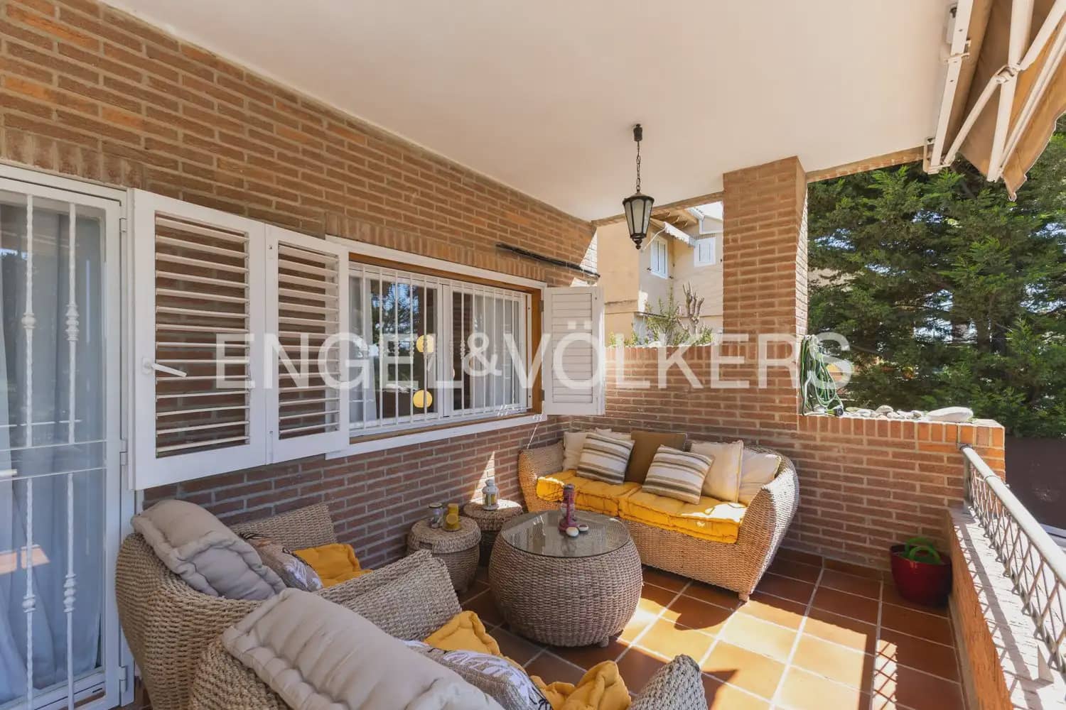 5 bedroom Villa for rent in Riba-roja de Turia with pool garage - € 4,400 (Ref: 9898196)