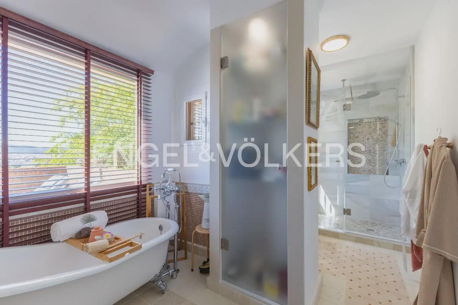 5 bedroom Villa for rent in Riba-roja de Turia with pool garage - € 4,400 (Ref: 9898196)