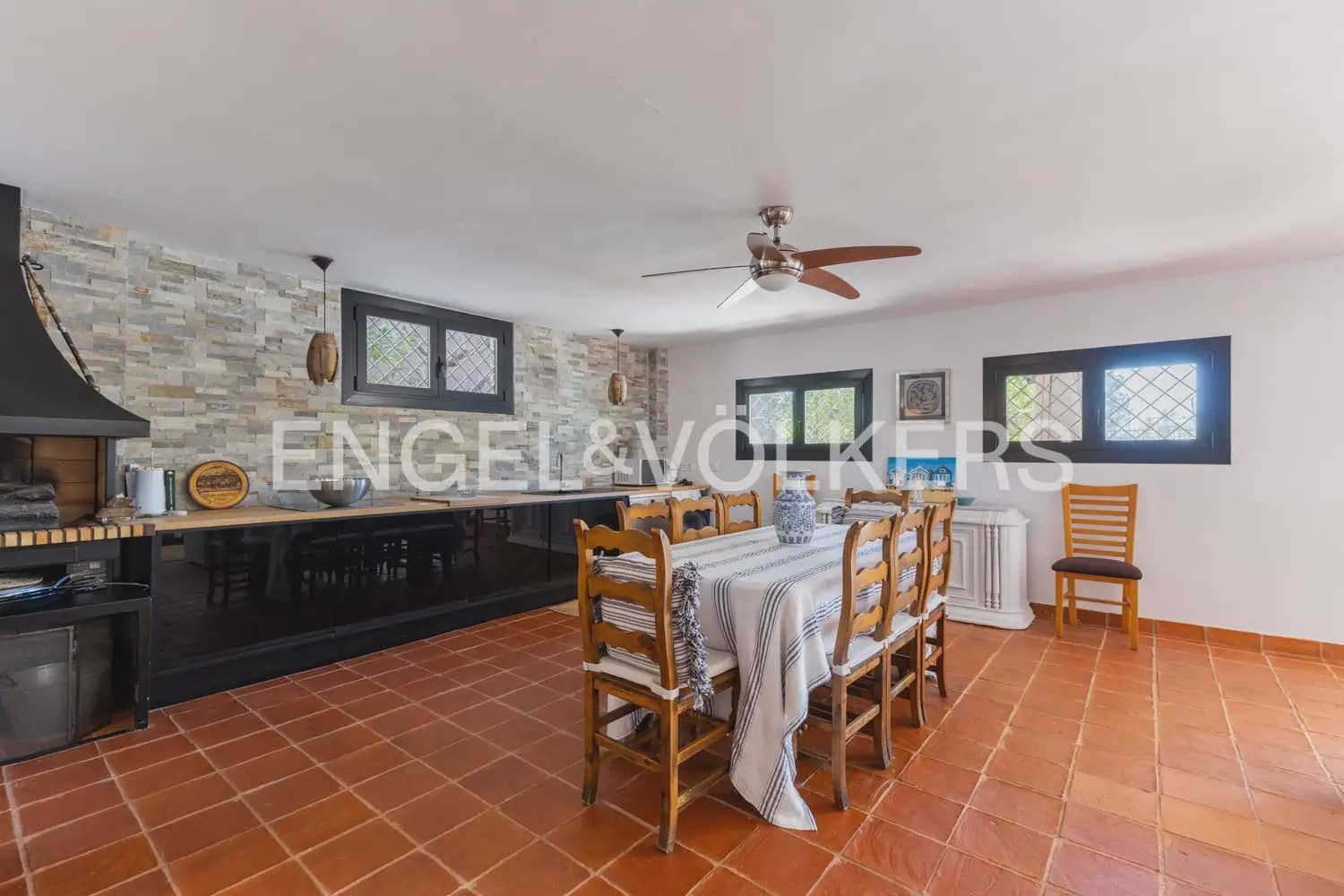 5 bedroom Villa for rent in Riba-roja de Turia with pool garage - € 4,400 (Ref: 9898196)