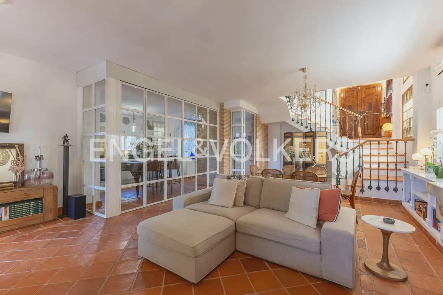 5 bedroom Villa for rent in Riba-roja de Turia with pool garage - € 4,400 (Ref: 9898196)