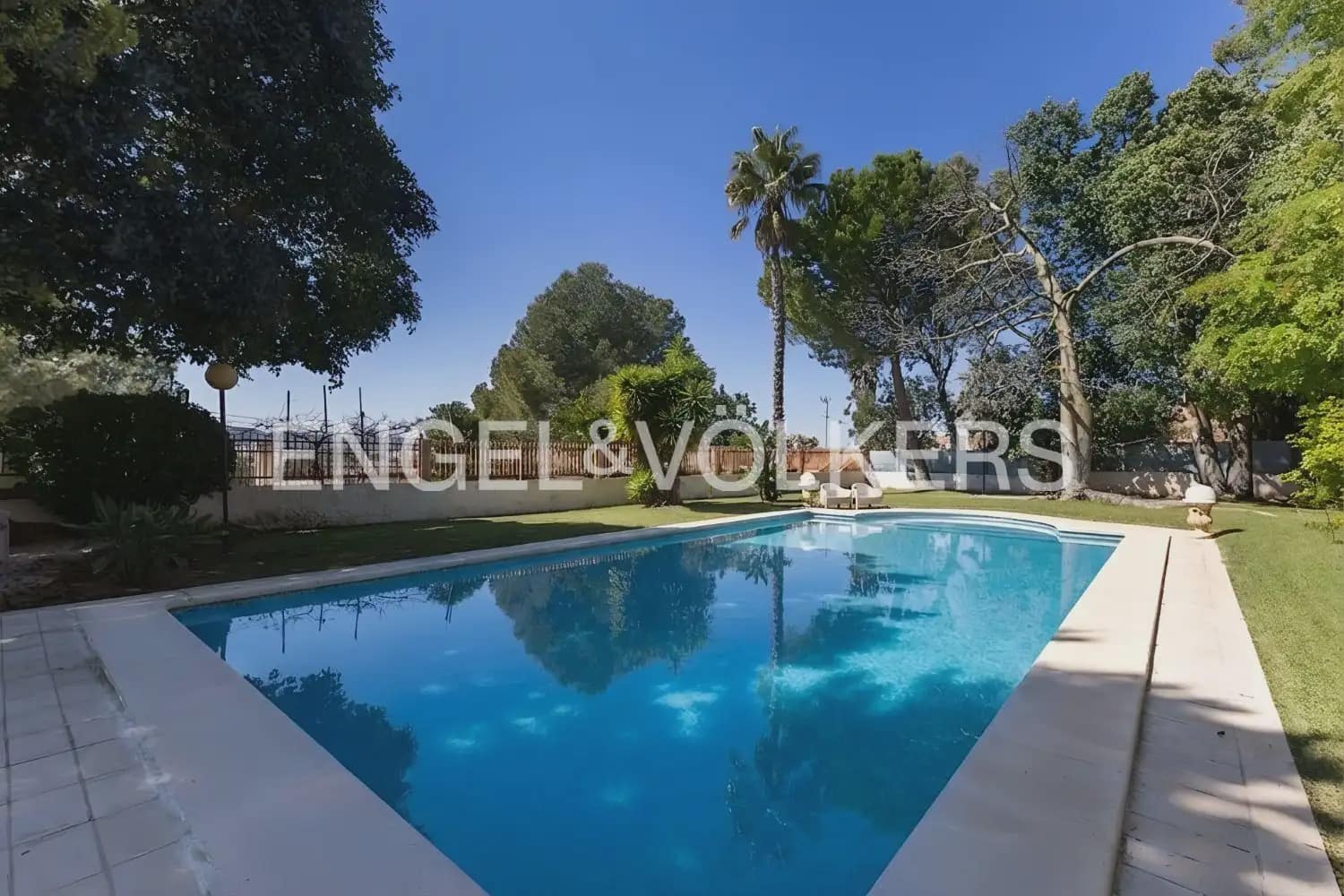 5 bedroom Villa for rent in Riba-roja de Turia with pool garage - € 4,400 (Ref: 9898196)