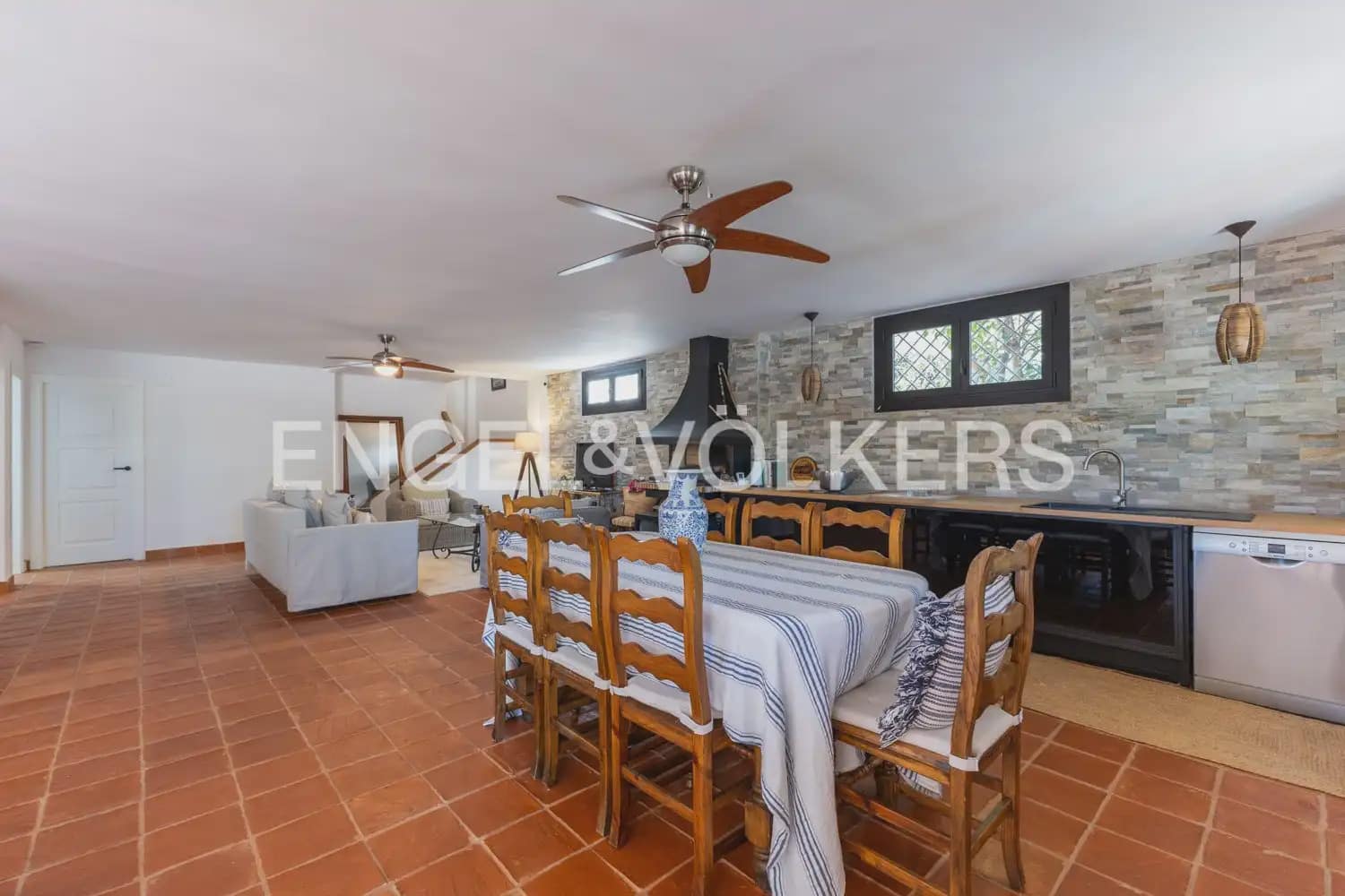 5 bedroom Villa for rent in Riba-roja de Turia with pool garage - € 4,400 (Ref: 9898196)