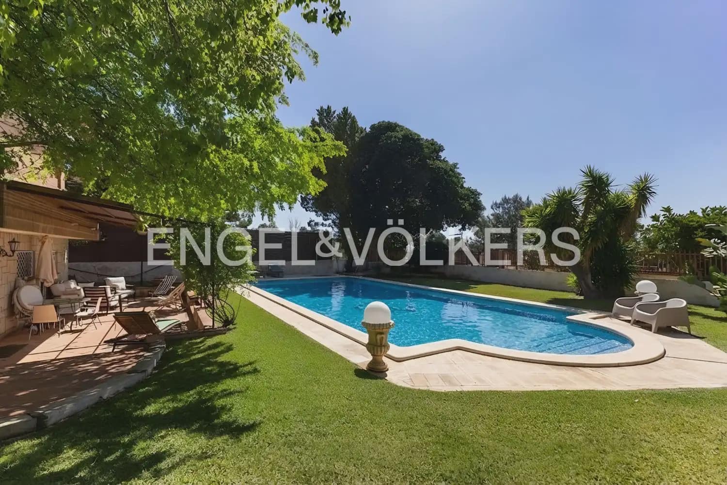5 bedroom Villa for rent in Riba-roja de Turia with pool garage - € 4,400 (Ref: 9898196)