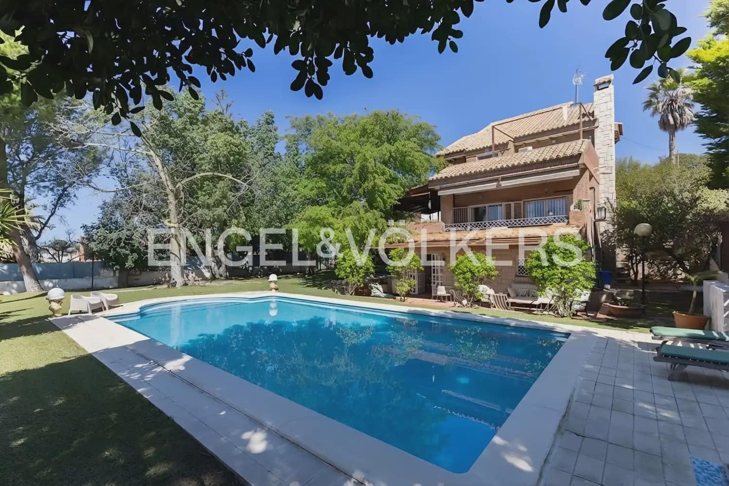 5 bedroom Villa for rent in Riba-roja de Turia with pool garage - € 4,400 (Ref: 9898196)