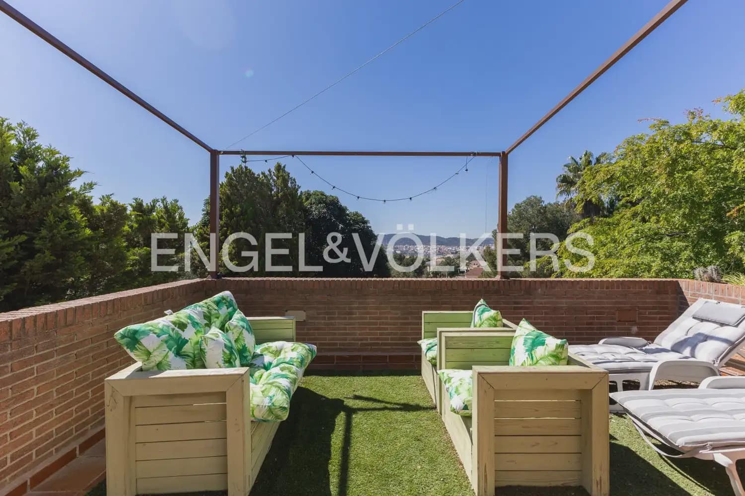 5 bedroom Villa for rent in Riba-roja de Turia with pool garage - € 4,400 (Ref: 9898196)