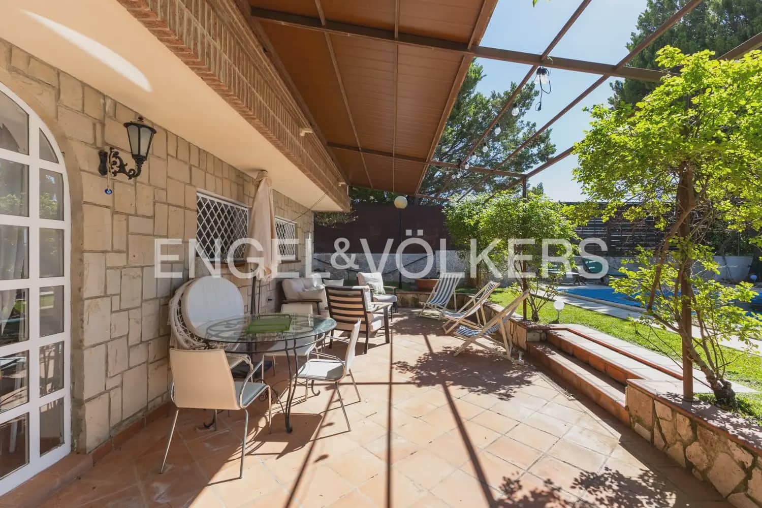 5 bedroom Villa for rent in Riba-roja de Turia with pool garage - € 4,400 (Ref: 9898196)