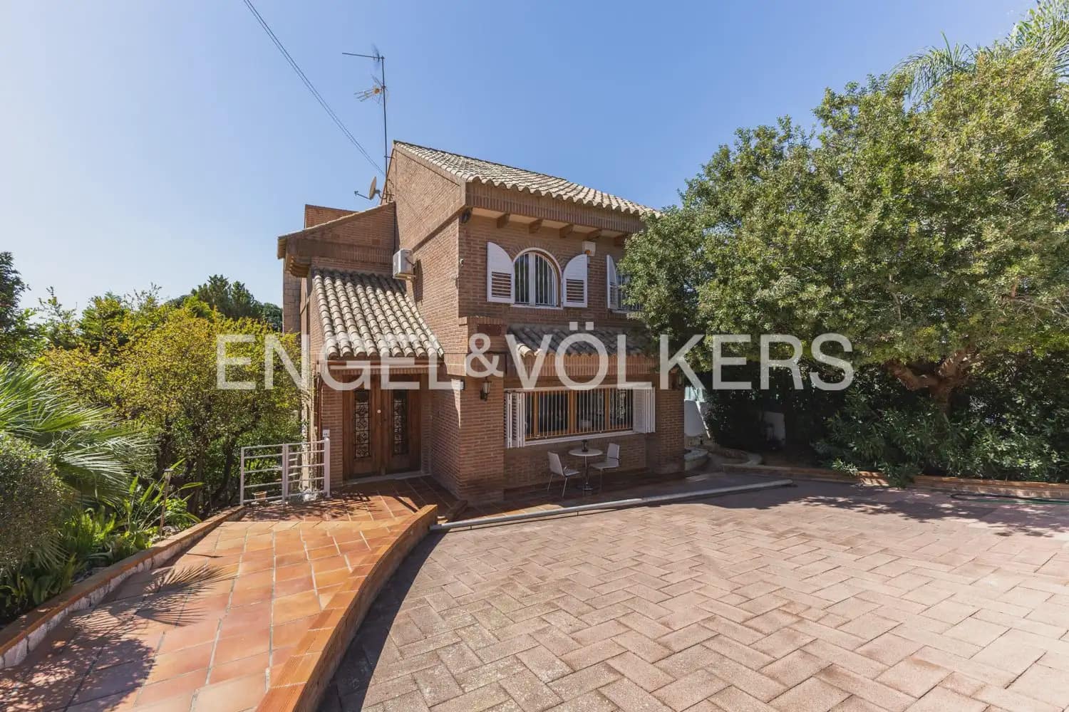 5 bedroom Villa for rent in Riba-roja de Turia with pool garage - € 4,400 (Ref: 9898196)