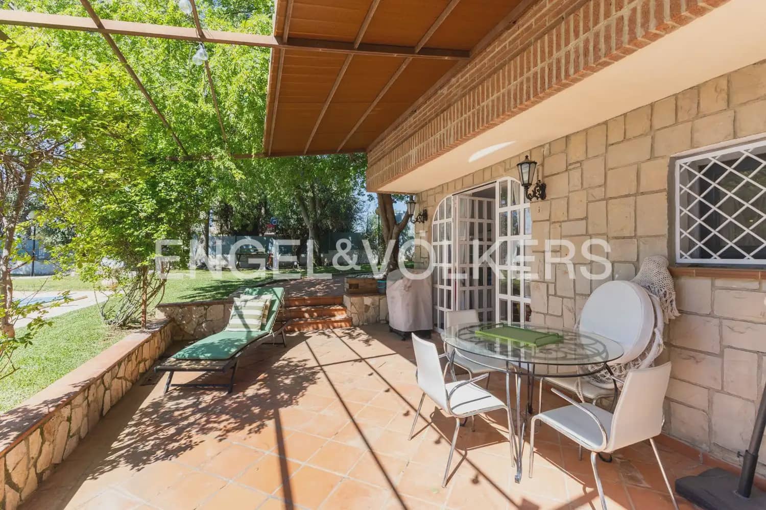 5 bedroom Villa for rent in Riba-roja de Turia with pool garage - € 4,400 (Ref: 9898196)