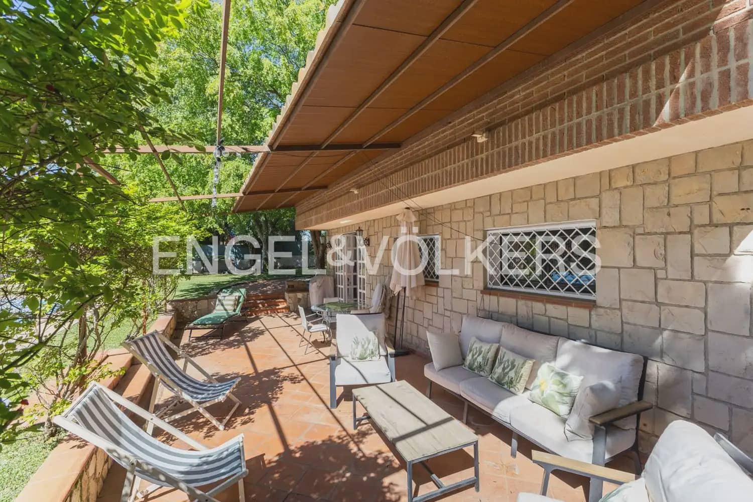 5 bedroom Villa for rent in Riba-roja de Turia with pool garage - € 4,400 (Ref: 9898196)