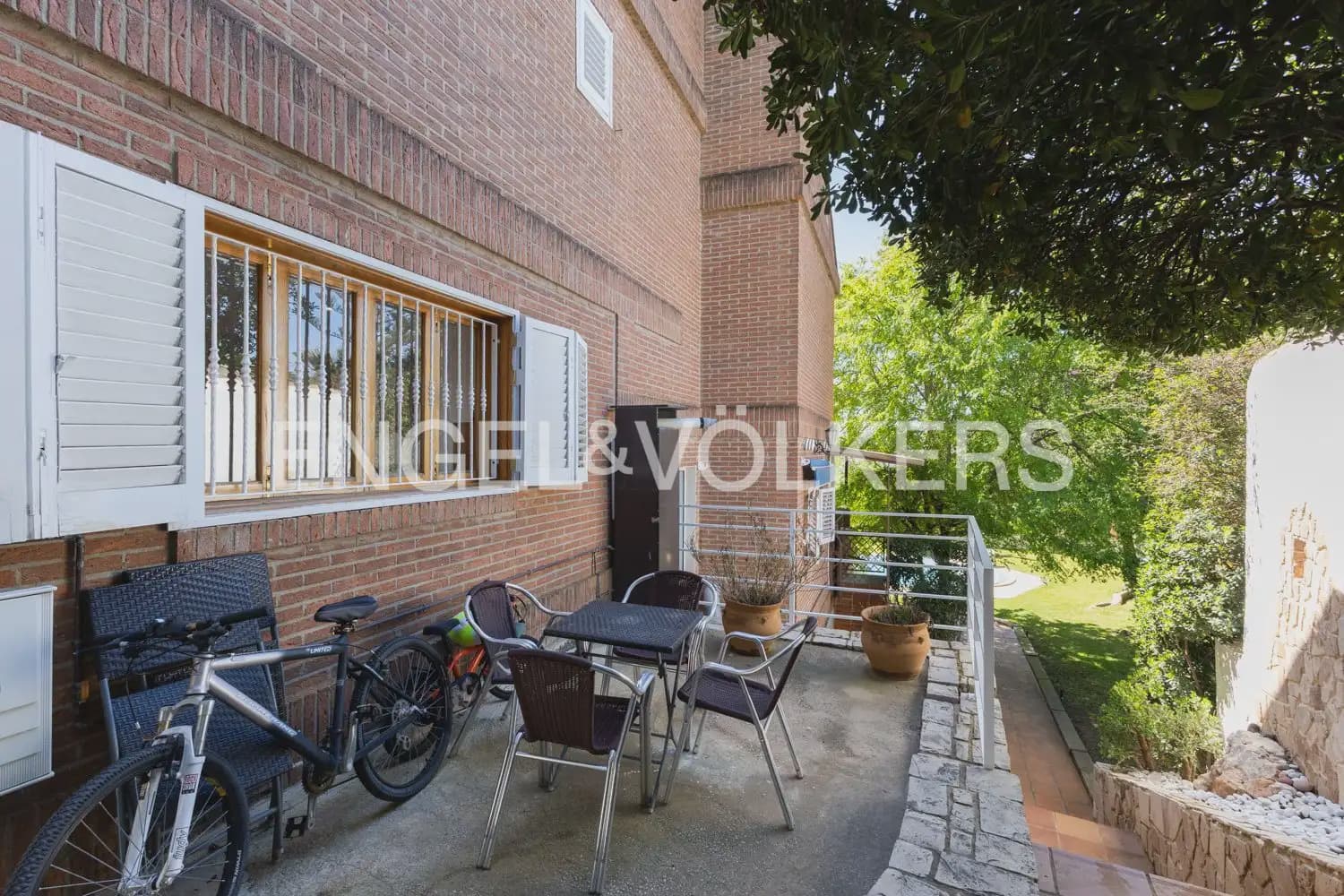 5 bedroom Villa for rent in Riba-roja de Turia with pool garage - € 4,400 (Ref: 9898196)