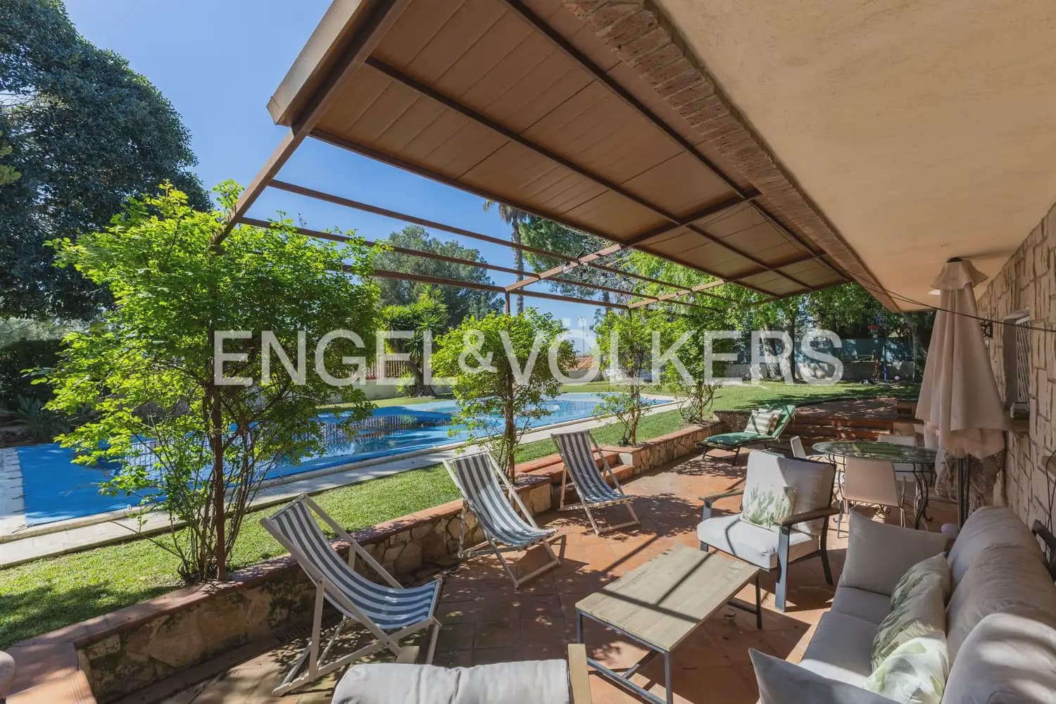 5 bedroom Villa for rent in Riba-roja de Turia with pool garage - € 4,400 (Ref: 9898196)