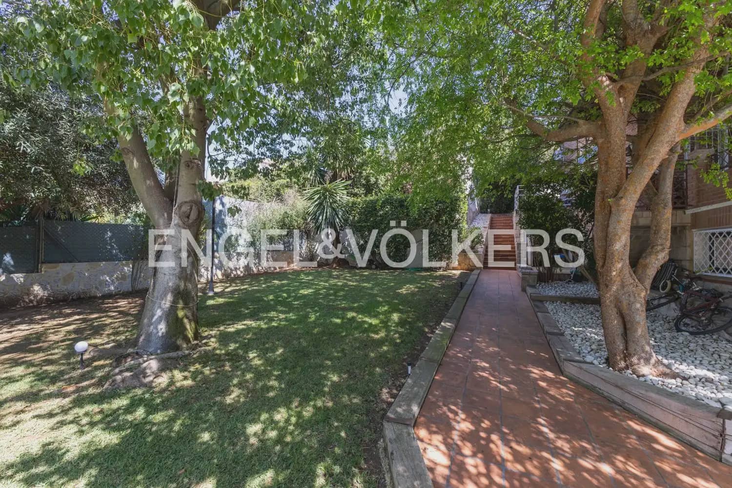 5 bedroom Villa for rent in Riba-roja de Turia with pool garage - € 4,400 (Ref: 9898196)