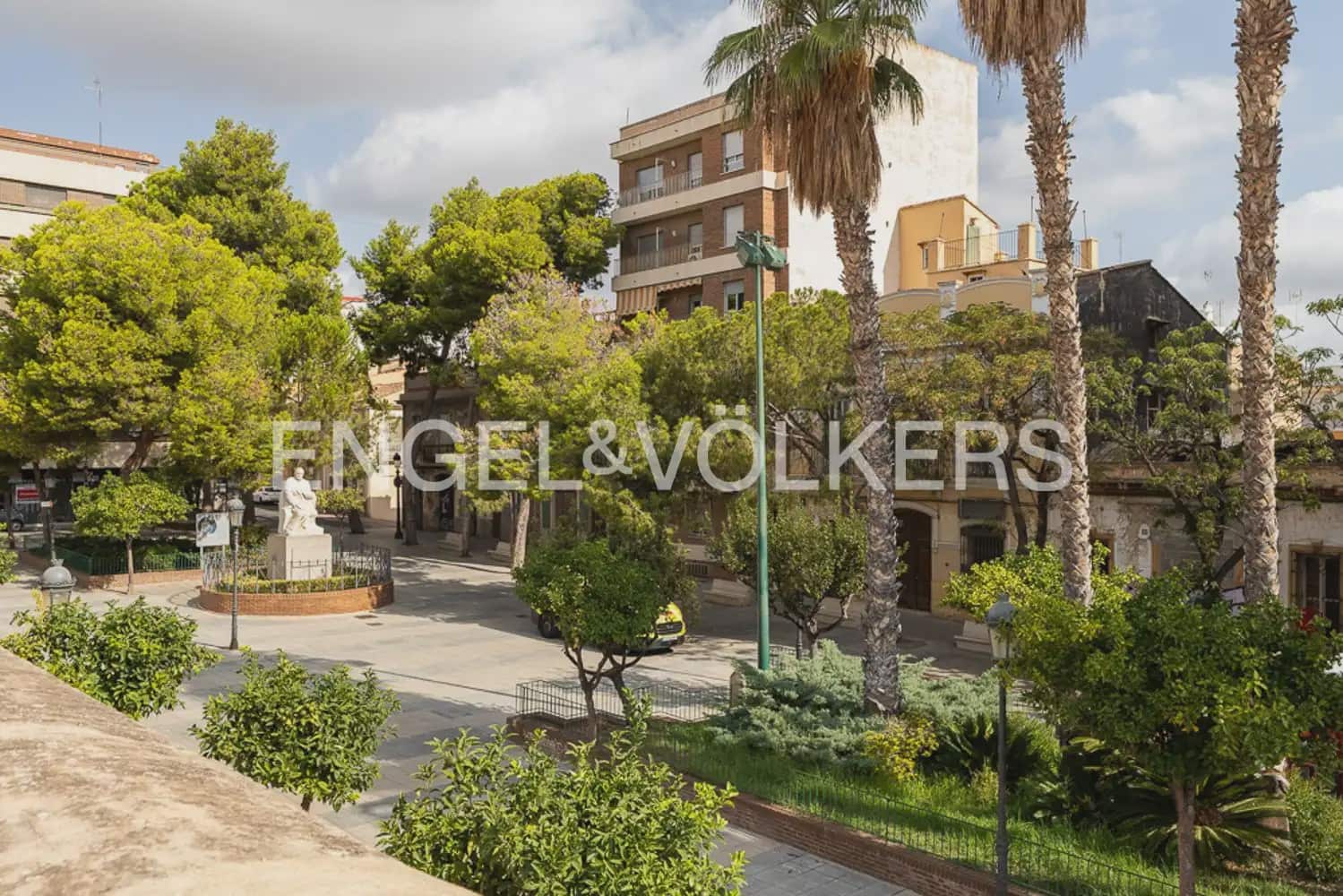 1 bedroom Townhouse for sale in Burjassot - € 350,000 (Ref: 9898197)