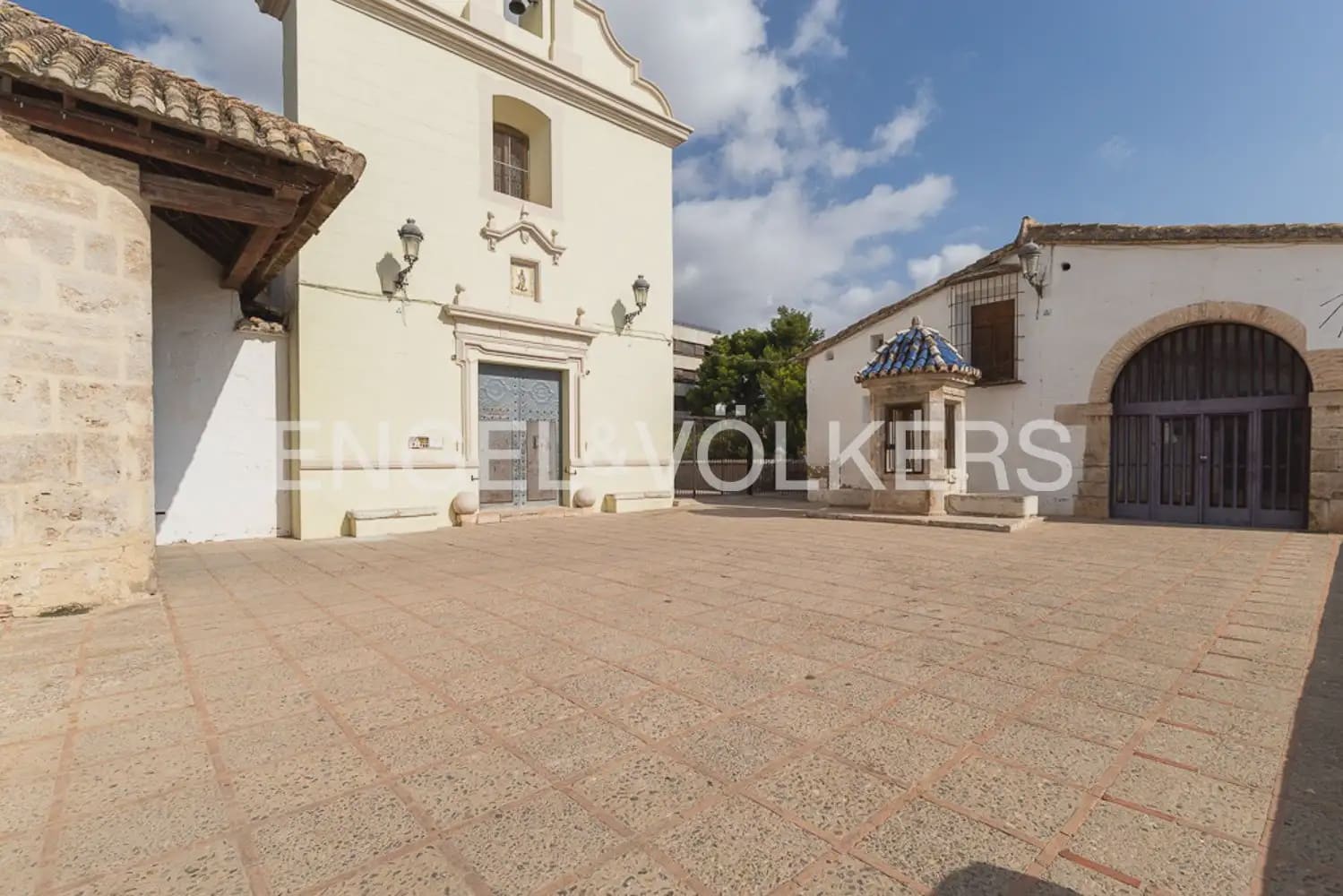 1 bedroom Townhouse for sale in Burjassot - € 350,000 (Ref: 9898197)