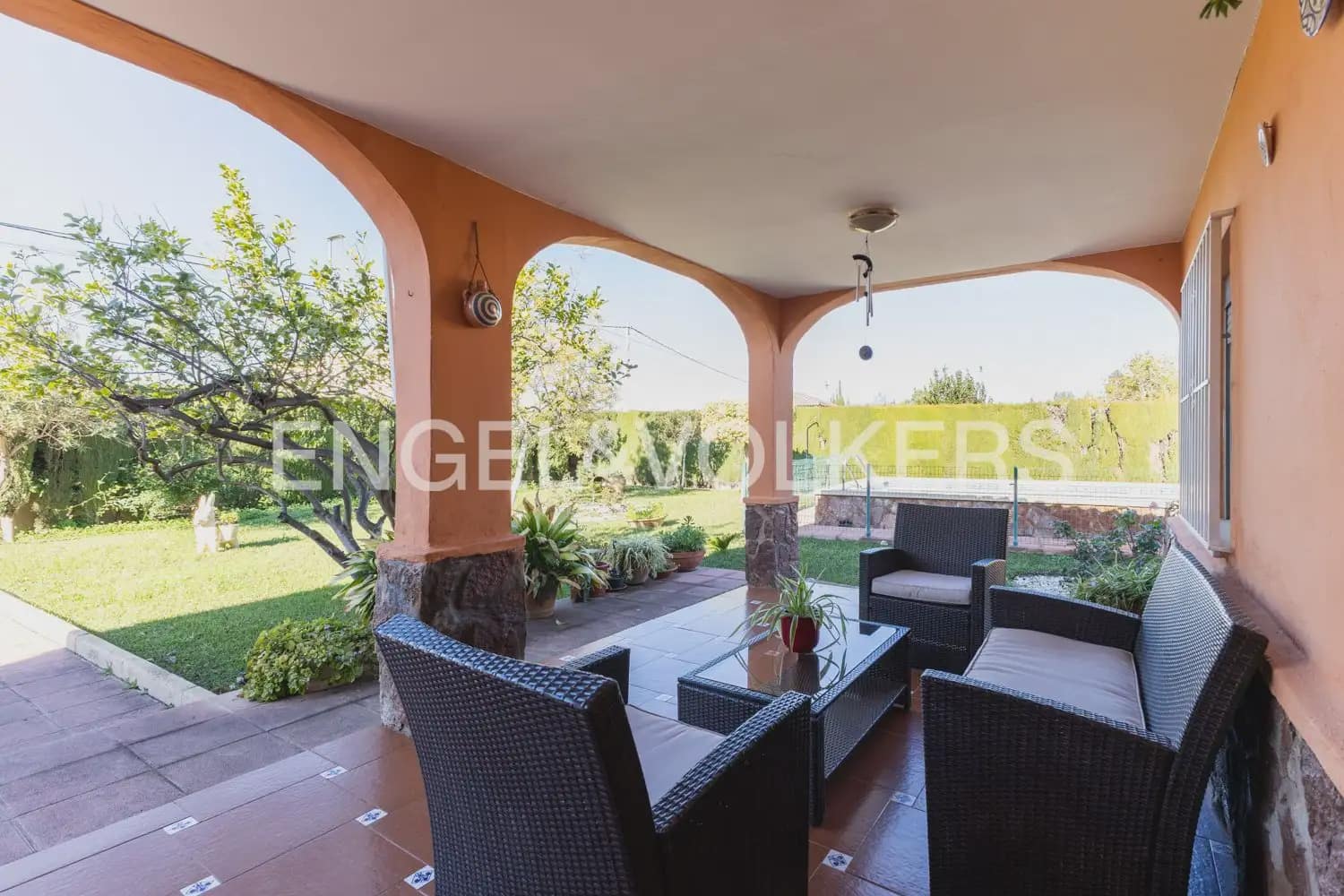 4 bedroom Villa for sale in Betera with garage - € 425,000 (Ref: 9898198)