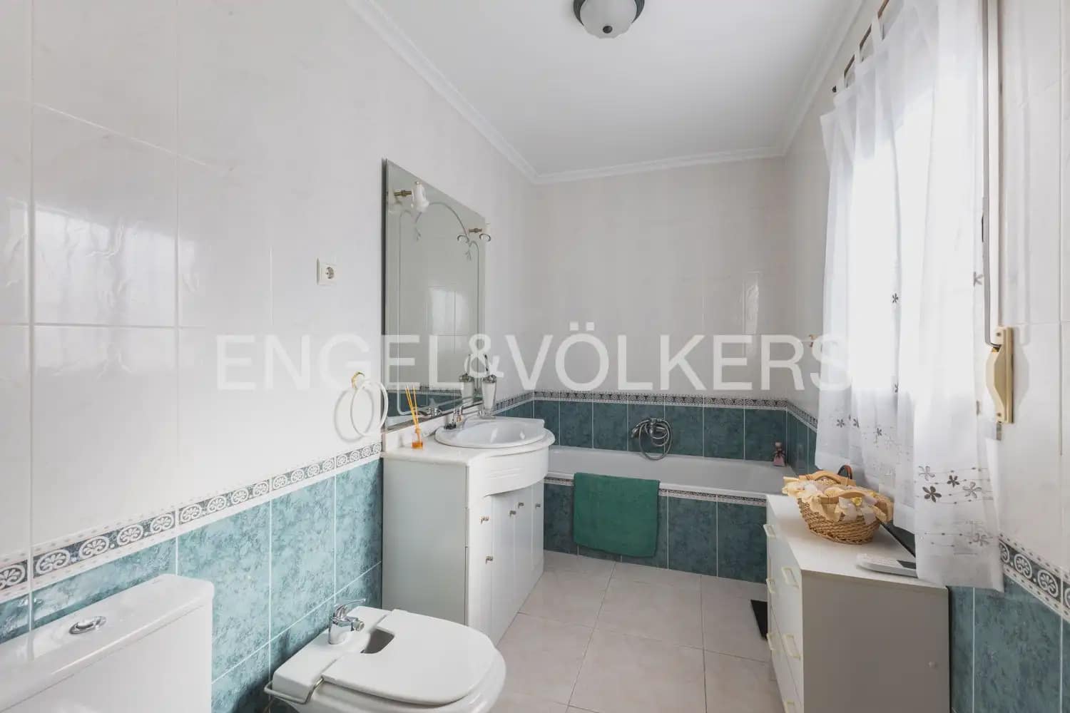 4 bedroom Villa for sale in Betera with garage - € 425,000 (Ref: 9898198)