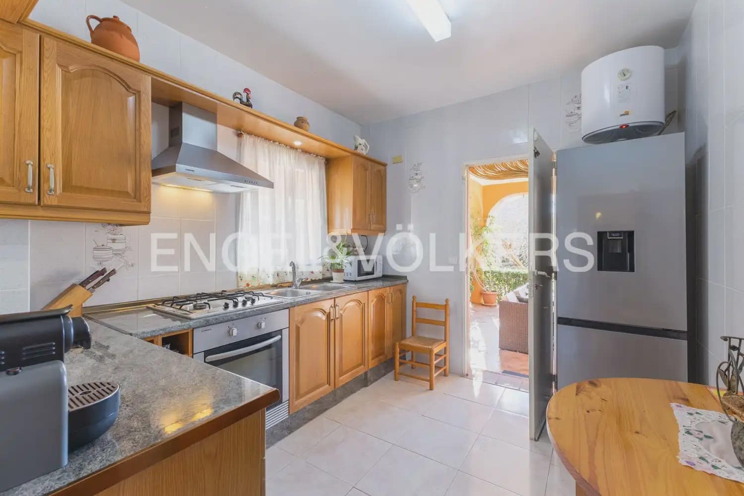 4 bedroom Villa for sale in Betera with garage - € 425,000 (Ref: 9898198)