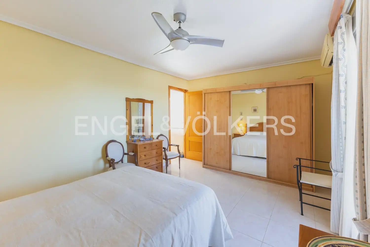 4 bedroom Villa for sale in Betera with garage - € 425,000 (Ref: 9898198)